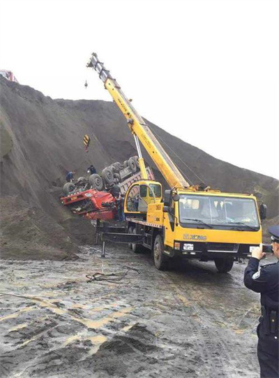 广安区上犹道路救援